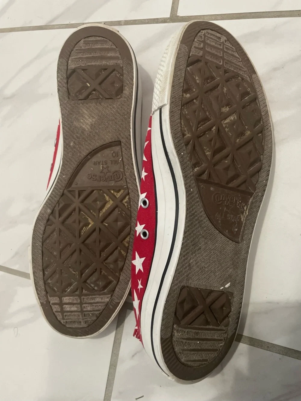Converse Red Star-Print Low Top Sneakers - Picture 5 of 7